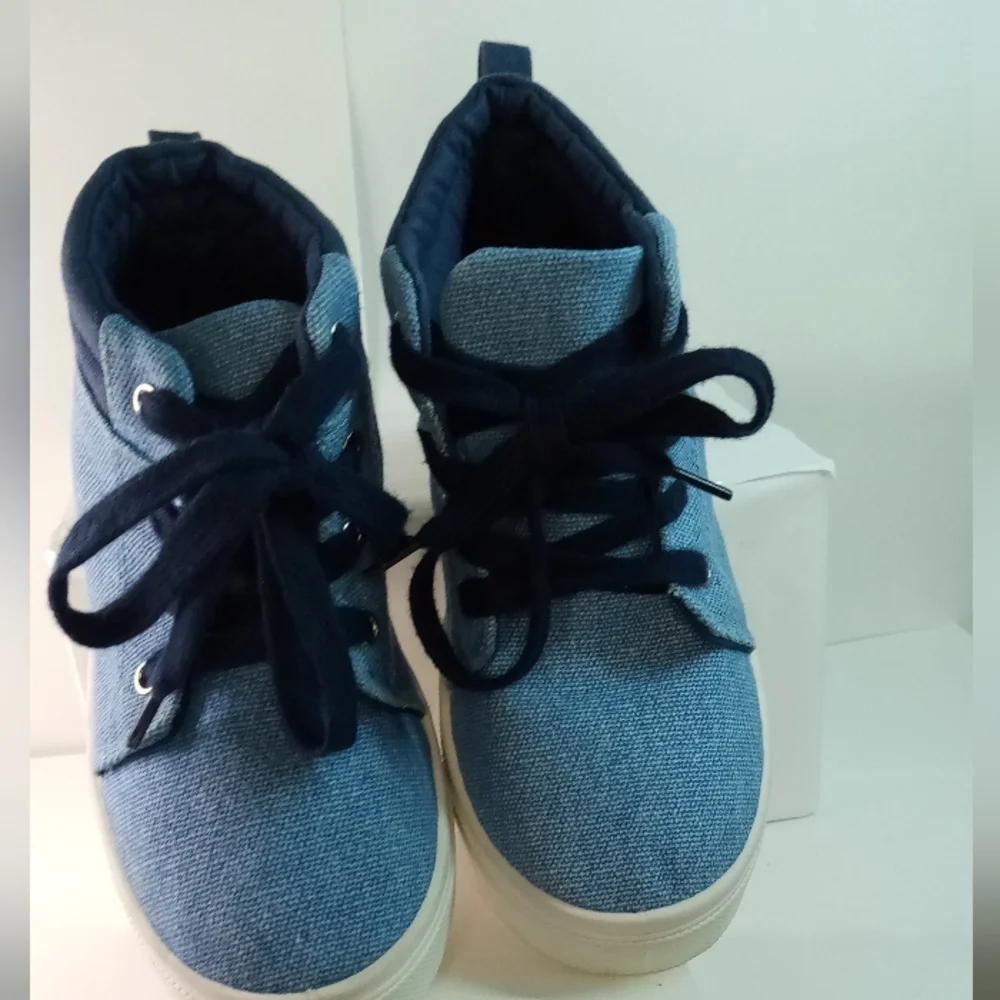 Boy/Girl Denim sneakers size 12. Gently used.